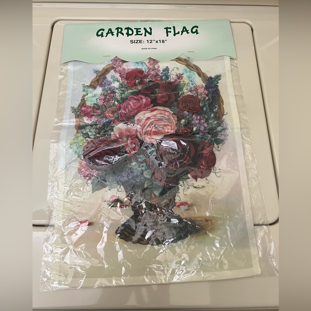 Garden Flag 12” x 18” A Basket of Flowers Beautiful NIP